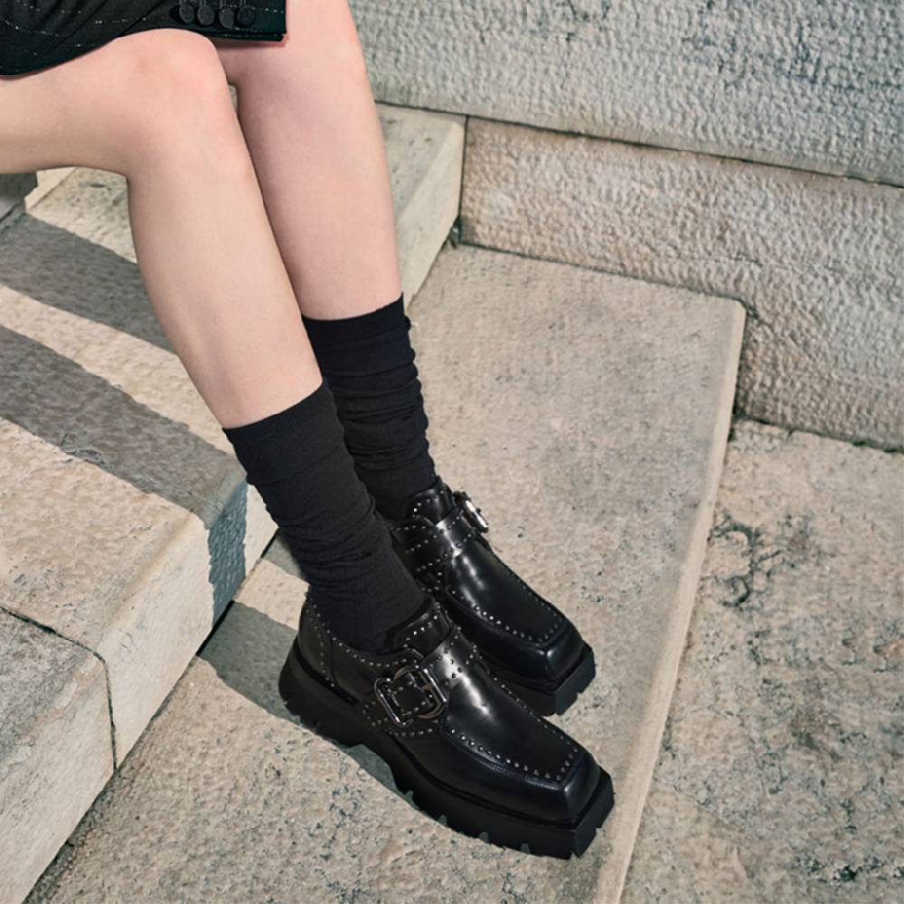 Laura Bellariva Scarpa old school con borchie Promozione