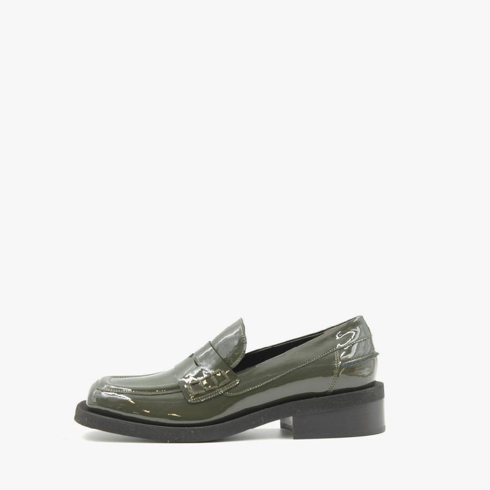 Laura Bellariva Mocassino in vernice verde militare Pezzi Unici