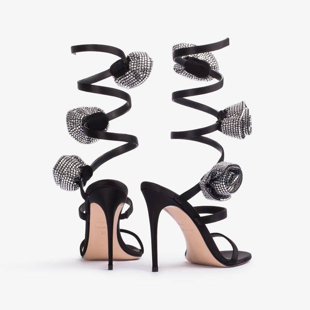 Le Silla Sandalo raso nero con rose in Cristalli argento Offerte