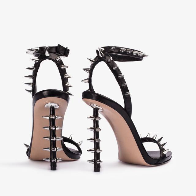 Le Silla Sandalo pelle nero con borchie argento Spedizione Gratuita