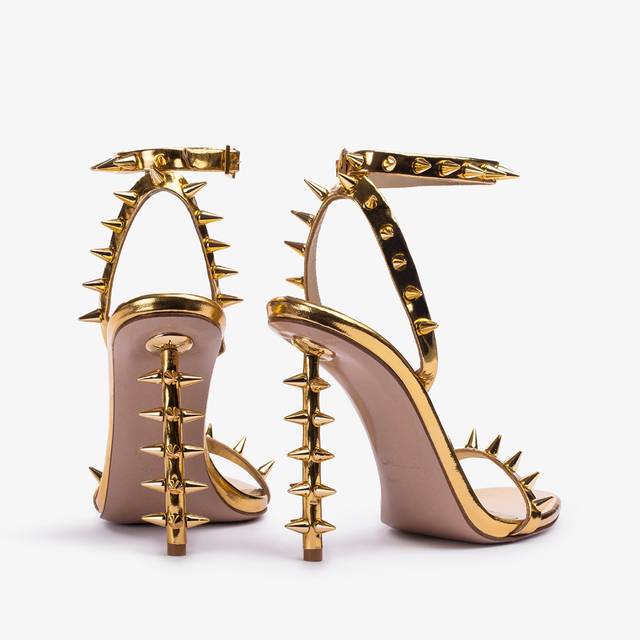 Le Silla Sandalo metallizzato oro pepita con borchie Pezzi Unici