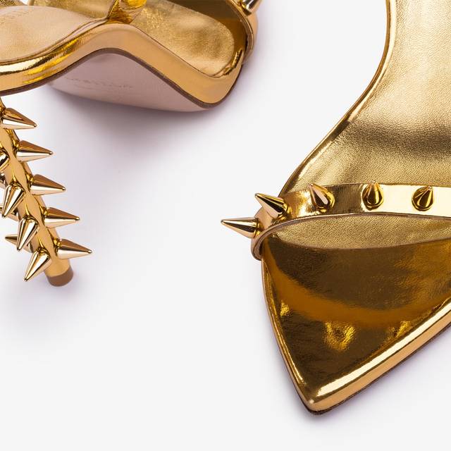 Le Silla Sandalo metallizzato oro pepita con borchie Pezzi Unici