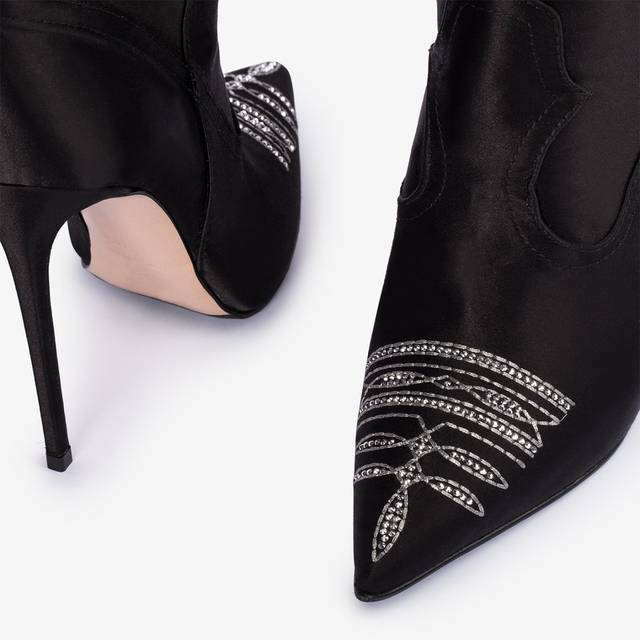 Le Silla Stivaletto d'ispirazione Western raso nero e Cristalli Promozione Limitata