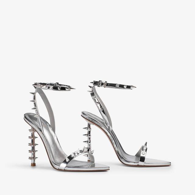 Le Silla Sandalo mule metallizzato argento con borchie Prezzo di fabbrica