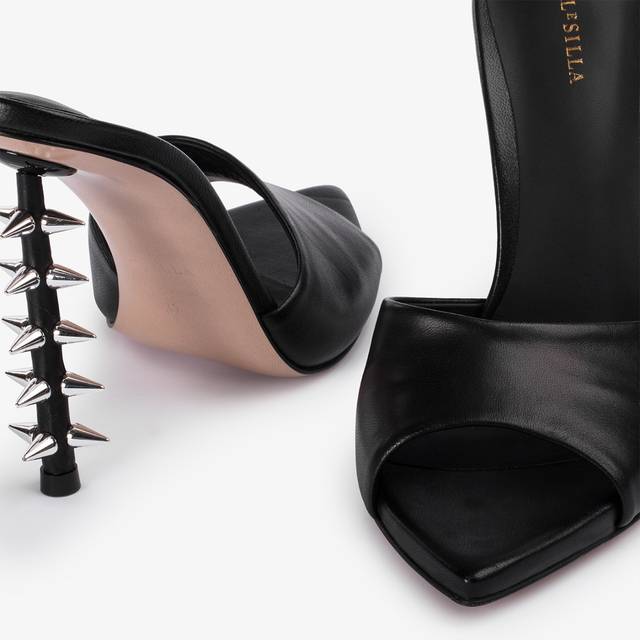 Le Silla Sandalo mule pelle nero con borchie Comprane uno, ottenene uno gratis