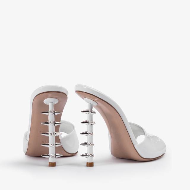Le Silla Sandalo mule vernice bianco con borchie Offerte giornaliere