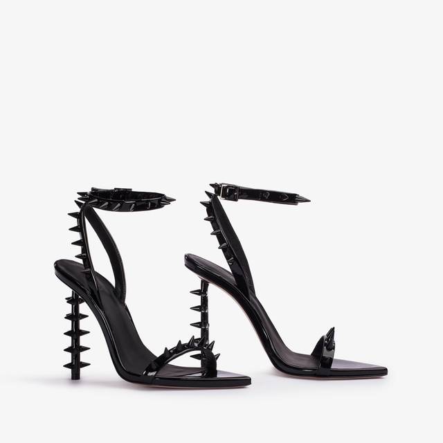 Le Silla Sandalo vernice nero con borchie Enormi risparmi