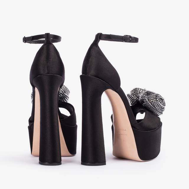 Le Silla Sandalo con plateau raso nero e Cristalli argento Qualità