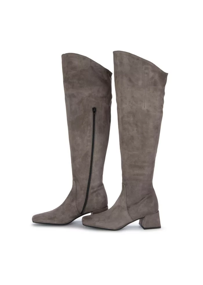 MA+DE 94 | STIVALI ALTI CAMOSCIO TAUPE Solo un giorno rimasto