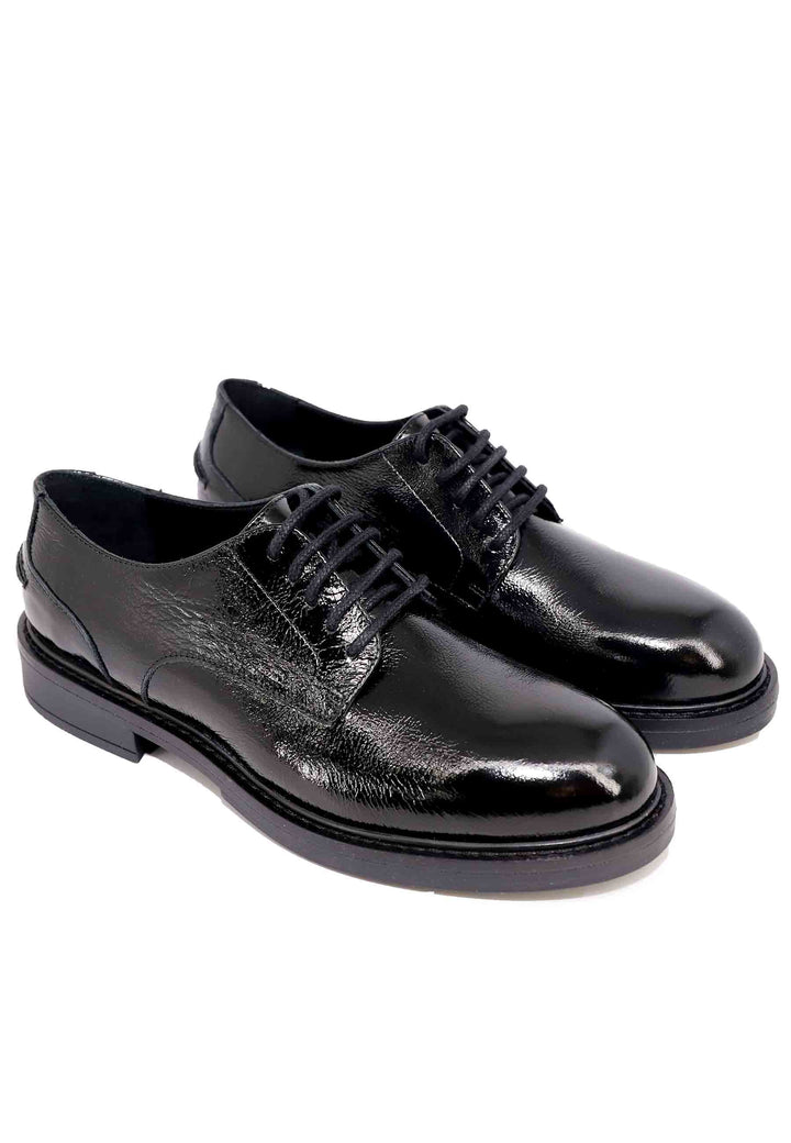Spatarella Stringate donna in pelle naplack nero con suola in gomma e tacco basso Outlet