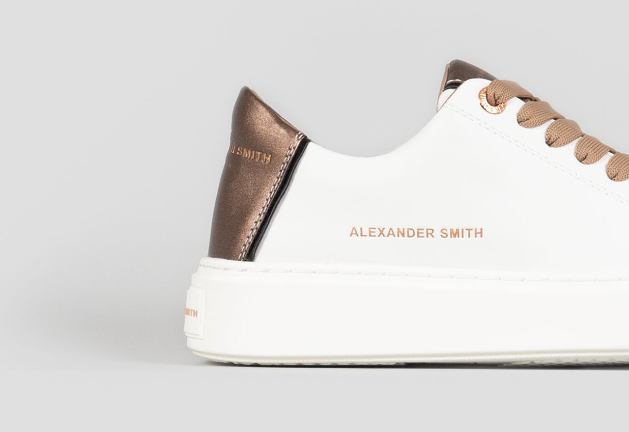 Alexander Smith LONDON WOMAN WHITE BRONZE Saldi